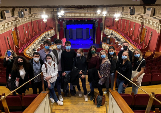 Estudiants de Fundamentals of Màrqueting Research en ADE visiten el Teatre Olympia per un projecte de col·laboració